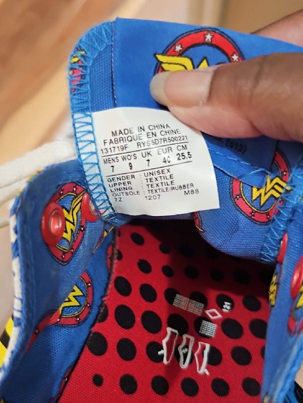 WONDER WOMAN CONVERSE Lace-Up Sneakers in Red, Blue & White Mens 7(Unisex) - Picture 11 of 11